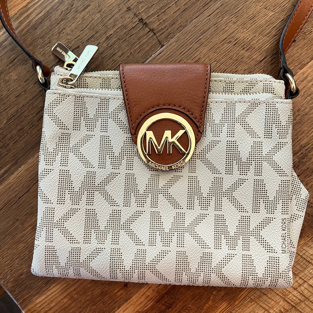 Gorgeous Michael Kors Crossbody - excellent condition